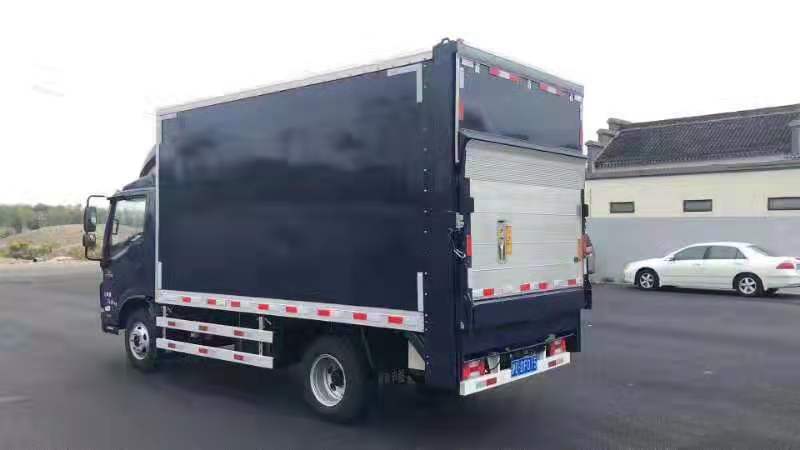 垂直升(shēng)降汽車尾闆(pan)