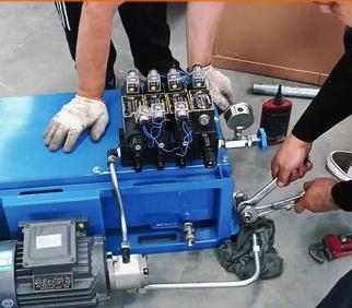 國立液(yè)壓,小型液壓站(zhan)開始制作