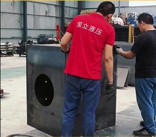 大型液(yè)壓站 國(guo)立液壓(ya)，為機械(xiè)企業提(tí)供動力(li)