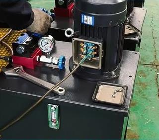 國立液(yè)壓,重注安全生(shēng)産意識,用心生(sheng)産