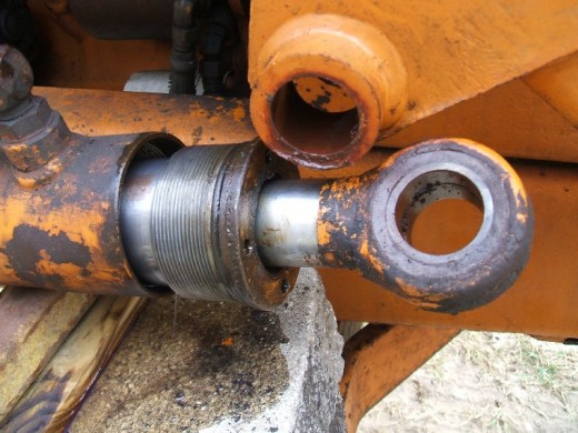 裝載機活(huo)塞杆的拆卸步(bù)驟拆下密封件(jiàn)圖